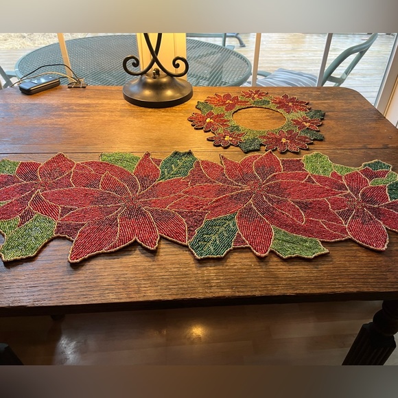 Christmas beaded Table runner and charger. - Picture 9 of 15